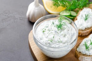Cucumber Yogurt Salad سلطة الزبادي بالخيار